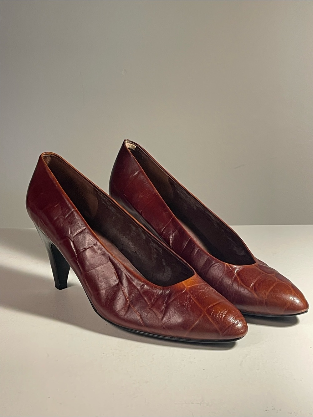 Vintage Amanda Smith Abbey Brown Croc Embossed Leather Pumps Size 10M AS IS
